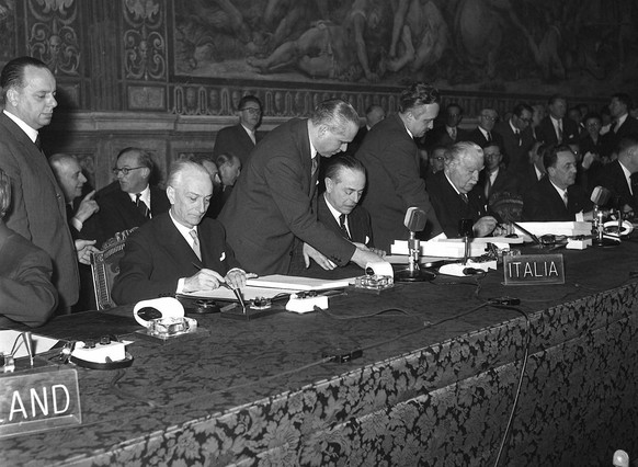 Mit der Unterzeichnung der Römischen Verträge wurde 1957 die Europäische Wirtschaftsgemeinschaft gegründet.