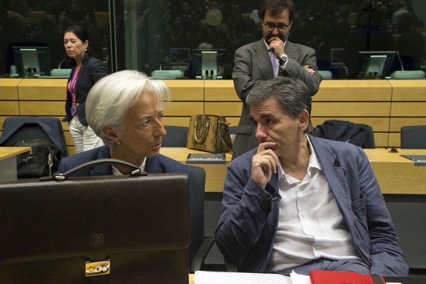 IWF-Chefin Christine Lagarde mit dem griechischen Finanzminister Euklid Tsakatolos am Sonntag in Brüssel.