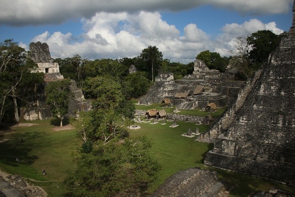 E wie Entdeckung Amerikas: Die Antike Maya-Stadt Tikal in Guatemala.