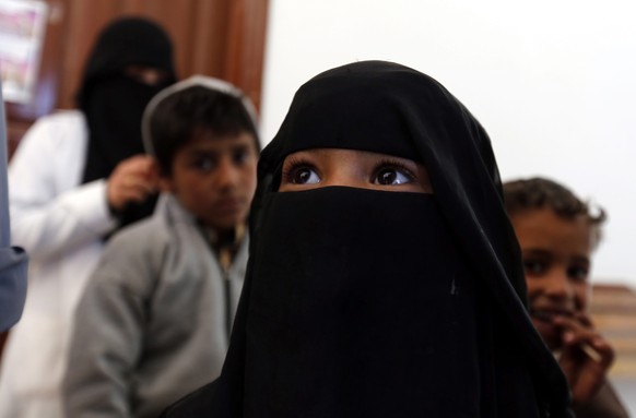 epa05717321 Yemeni children wait to receive treatment at a health center in Sana&#039;a, Yemen, 14 January 2017. According to reports, the United Nations has estimated that more than 370,000 children  ...