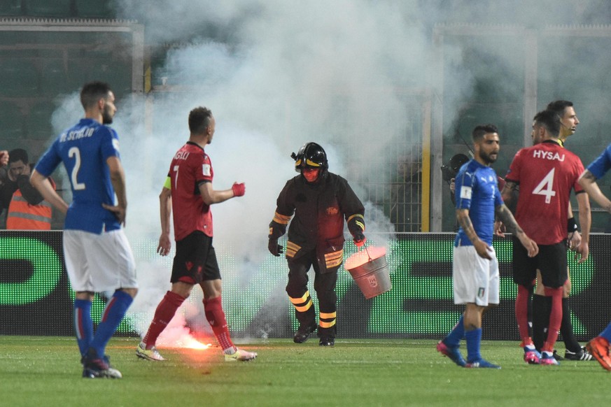 epa05868938 A flare on the field, thrown from the section of supporters of Albania, during the FIFA World Cup 2018 qualifying soccer match Italy vs Albania at Renzo Barbera stadium in Palermo, Sicily  ...