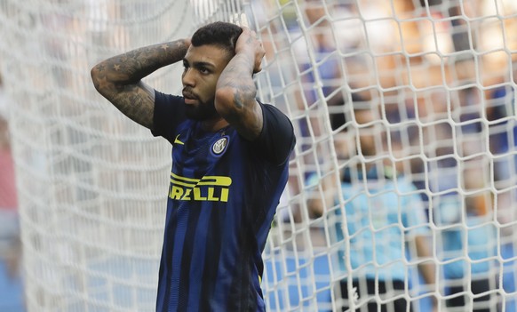 Inter Milan&#039;s Gabriel Barbosa holds his head after missing a scoring chance during a Serie A soccer match between Inter Milan and Bologna, at the San Siro stadium in Milan, Italy, Sunday, Sept. 2 ...