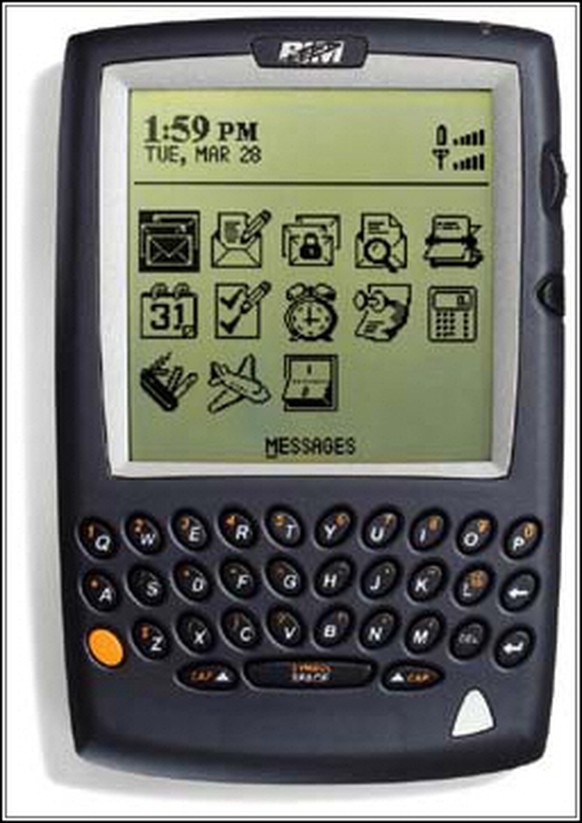 Der Blackberrry 857 von 2000 erinnert schon sehr an heutige Smartphones. Charakteristisch für Blackberrys ist die Mini-Schreibtastatur.