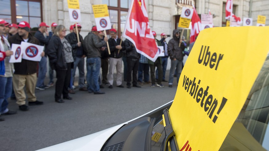 Taxifahrer und Unia wehren sich mit einer Petition gegen Uber.