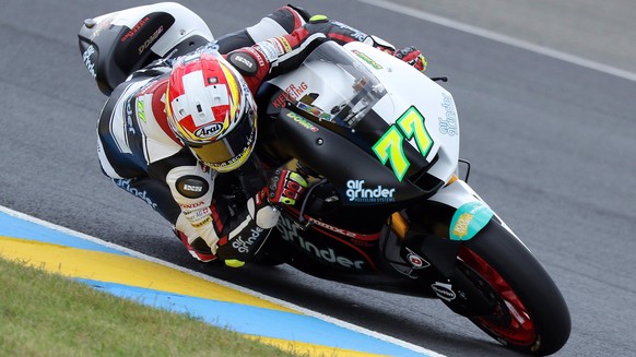 epa05976625 Swiss Moto2 rider Dominique Aegerter of Kiefer Racing during the qualifying session of the French motorcycling Grand Prix at Le Mans race track, Le Mans, France, 20 May 2017. EPA/EDDY LEMA ...