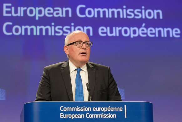 epa06096264 European Commissioner in charge of Better regulation, Inter-Institutional Relations, Rule of Law and Charter of Fundamental Rights, Frans Timmermans, speaks at a media briefing on the Poli ...
