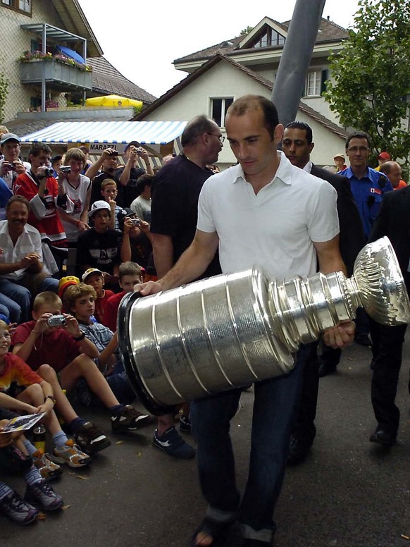 ARCHIVBILD ZUM RUECKTRITT VON EISHOCKEY-TORWART MARTIN GERBER, AM MITTWOCH, 26. APRIL 2017  Der Torhueter der Ottawa Senators Martin &quot;Tinu&quot; Gerber praesentiert der Langnauer Bevoelkerung am ...