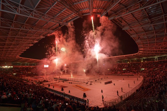 Spektakel im&nbsp;Stade de Genève: Lausanne und Genf durften beim ersten NLA-Winter-Classic gegeneinander spielen. Lausanne gewann in der Verlängerung mit 1:0.&nbsp;
