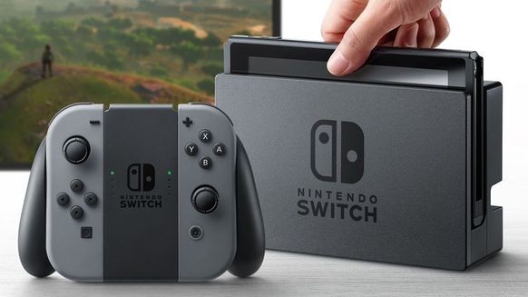 Links ist der Controller zu sehen, rechts die Docking-Station, die von Nintendo als Switch-Station bezeichnet wird. Der portable Teil der Spielkonsole, ein Game-Tablet, kann aus der Docking-Station ge ...