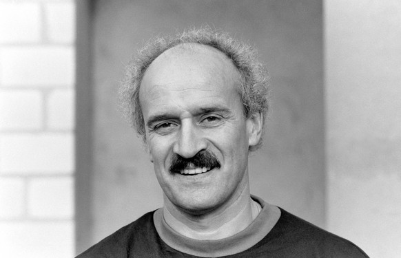 Simon Schenk als Trainer des EHC Olten (ebenfalls 1990).