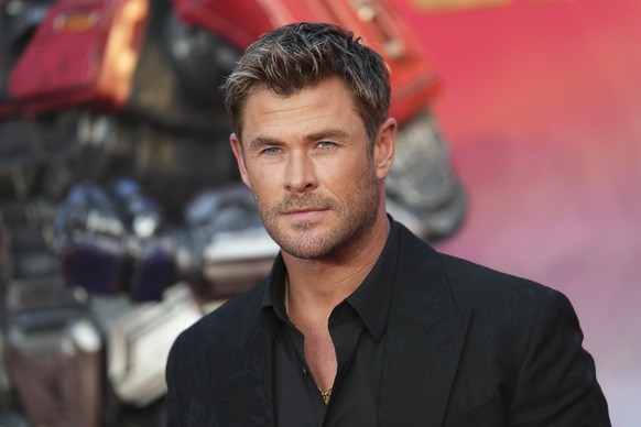 Nachrichten Linkding Chris Hemsworth poses for photographers upon arrival at the premiere for the film 'Transformers One' on Thursday, Sept. 19, 2024, in London. (Photo by Scott A Garfitt/Invision/AP)
Chris Hems ...