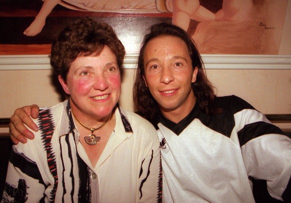 Via Keystone - EPA - ANSA per RSTO DEL CARLINO A BOLOGNA/Redazione Rimini!!!

Rene Baumann (DJ Bobo) con la sua mamma.

Von Sonntagsblick Zurigo/Pierre Graenicher.