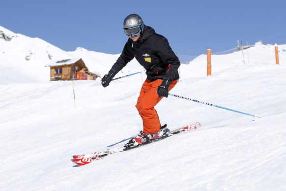 Switzerland&#039;s Moto2 pilot Thomas Luethi, of carXpert-Interwetten team, skiing after the presentation of his new Moto2 class for the 2017 Grand Prix season, in the alpine ski resort in Verbier, Sw ...