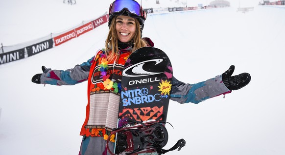 Nadja Purtschert vor der Halfpipe in Laax.