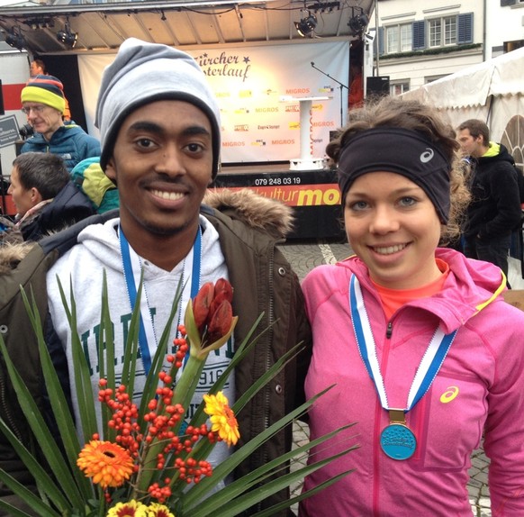 Lea Laib und Abel Mulugeta nach dem Sieg in der «Sie+Er»-Kategorie des Zürcher Silvesterlaufs im Dezember 2014.