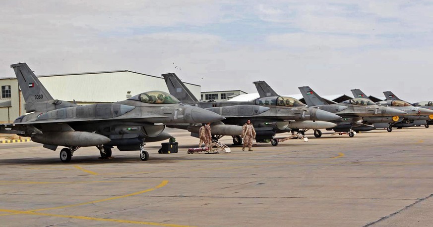 Beliebtes Exportgut der USA: F-16-Kampfjets, hier mehrere Exemplare im Besitz der Vereinigten Arabischen Emirate