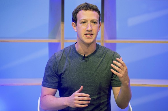 epa05180318 Facebook CEO Mark Zuckerberg speaks at the Facebook Innovation Hub in Berlin, Germany, 25 February 2016. Zuckerberg presented studies on Artificial Intelligence inter alia. Mark Zuckerberg ...