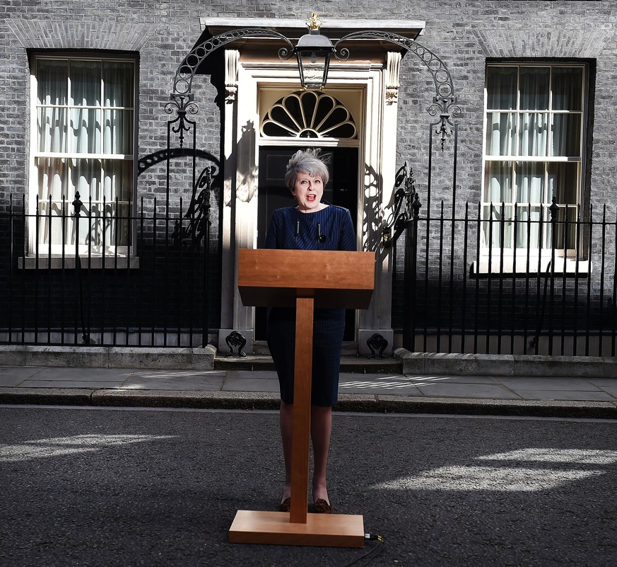 epa05913276 British Prime Minister Theresa May delivers a statement outside 10 Downing Street in London, Britain, 18 April 2017. British Prime Minister Theresa May has announced that she will call for ...