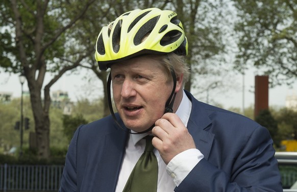 Boris Johnson, falls es Prügel von Erdogan gibt, hat er einen Helm.