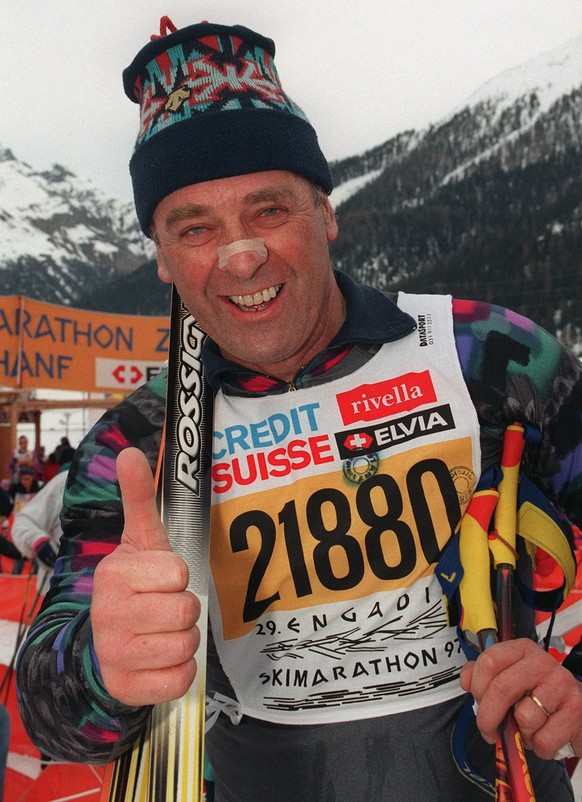 Der Bundesrat und Sportler Adolf Ogi hier am 29. Engadiner Skimarathon (42,2 km) vom Sonntag 9. Maerz 1997. Bei ausgezeichneten Bedingungen ging die Rekordzahl von 12&#039;574 Teilnehmern an den Start ...