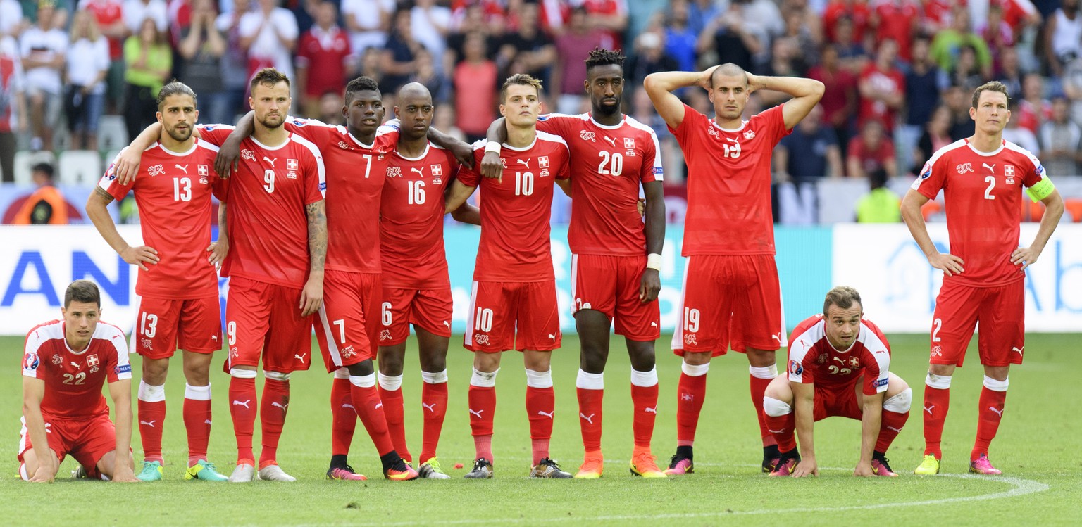 Swiss soccer players, from left, Fabian Schaer, Ricardo Rodriguez, Haris Seferovic, Breel Embolo, Gelson Fernandes, Granit Xhaka, Johan Djourou, Eren Derdiyok, Xherdan Shaqiri and Stephan Lichtsteiner ...