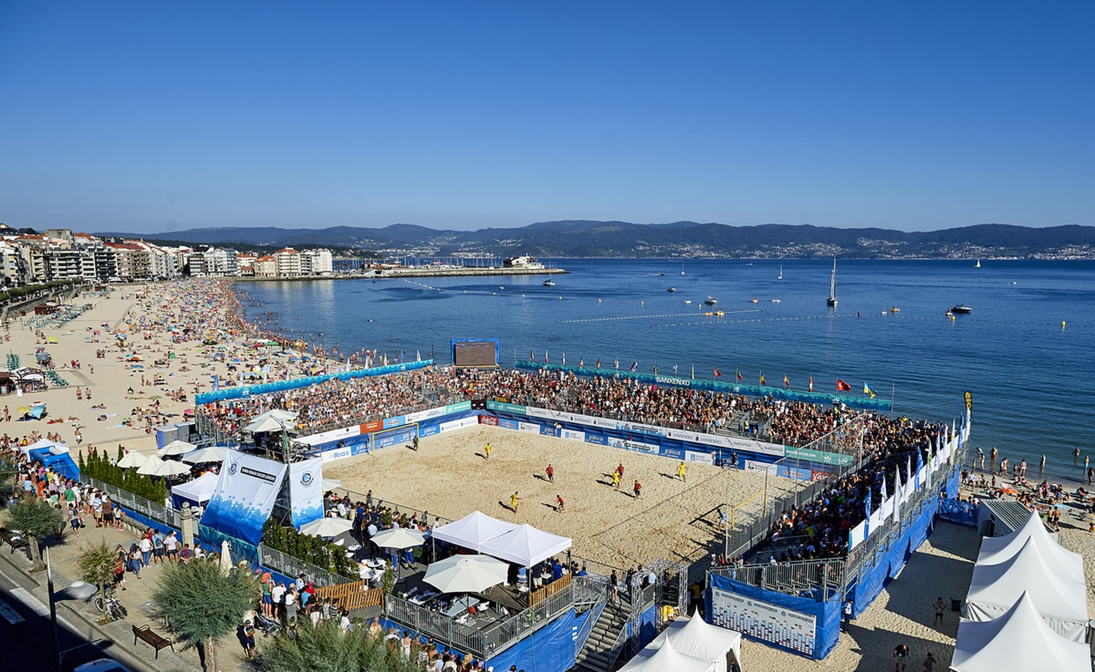 SANXENXO, SPAIN - JULY 08: Euro Beach Soccer League Sanxenxo at Silgar Beach on July 08, 2016 in Sanxenxo, Spain. (Photo by Manuel Queimadelos)