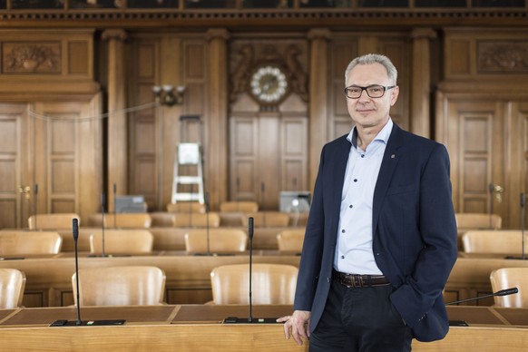 Doelf Biasotto posiert nach seiner Wahl in den Regierungsrat im Kanton Appenzell Ausserrhoden, aufgenommen am Sonntag, 12. Februar 2017 in Herisau. (KEYSTONE/Ennio Leanza)