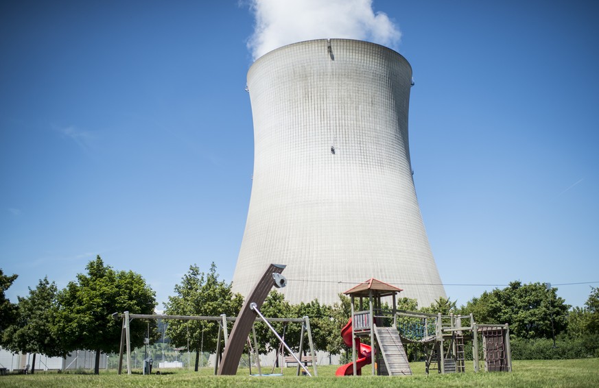 ZUR EIDGENOESSISCHEN ABSTIMMUNG UEBER DIE VOLKSINITIATIVE &quot;FUER DEN GEORDNETEN AUSSTIEG AUS DER ATOMENERGIE (ATOMAUSSTIEGSINITIATIVE)&quot; VOM SONNTAG, 27. NOVEMBER 2016, STELLEN WIR IHNEN FOLGE ...