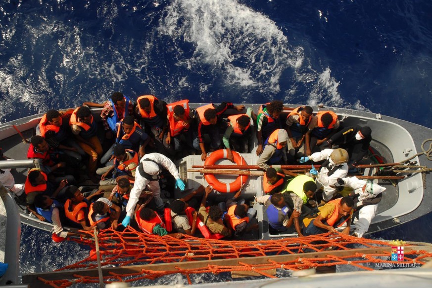 Flüchtlinge, die Anfang Oktober von der italienischen Marine aufgegriffen wurden.