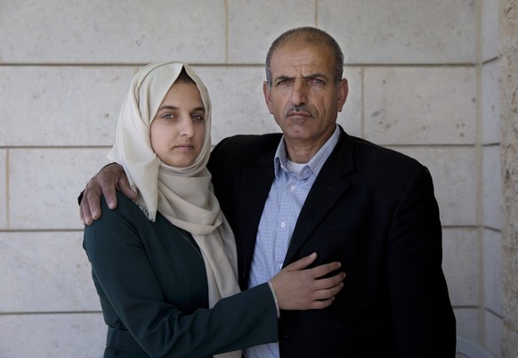 Ismail al-Wawi, 54 und Ghayda al-Wawi, Vater und Schwester der inhaftierten 12-Jährigen.