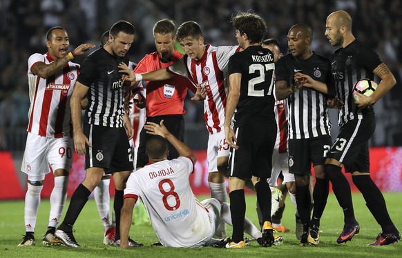 epa06109538 Referee Davide Massa (3-L) separates Bojan Ostojic (2-L) of Partizan and Vadis Odjidja (below) of Olympiacos FC during the UEFA Champions League third qualifying round, first leg match bet ...