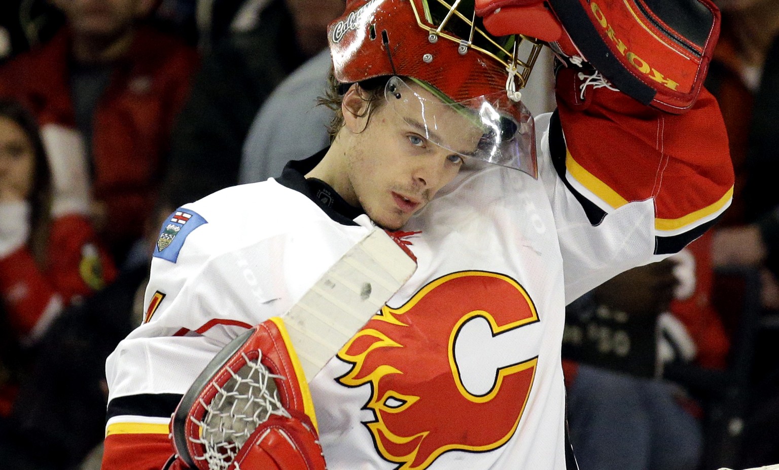 Jonas Hiller hat eine rabenschwarze Saison hinter sich.