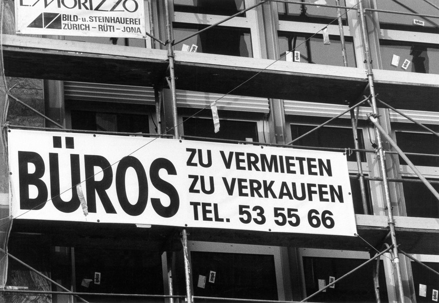 Anfang der 1990er Jahre platzte eine Immobilienblase, die Wirtschaft wuchs jahrelang nicht mehr.