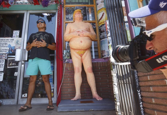 epa05497343 A naked Donald Trump statue gets the attention of passersby after being unveiled around the USA including in Los Angeles, California, USA, 18 August 2016. The unauthorized art installation ...