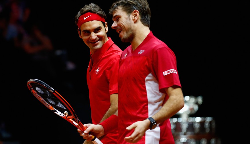 Lockere Stimmung bei Federer und Wawrinka zwischen den Ballwechseln.