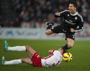 Cristiano Ronaldo muss gegen Almería leiden, aber bucht am Ende wieder einen Doppelpack.&nbsp;