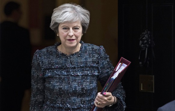 epa06201701 Britain&#039;s Prime Minister Theresa May leaves 10 Downing Street to attend Prime Ministers Questions at Parliament in London, Britain, 13 September 2017 EPA/NEIL HALL