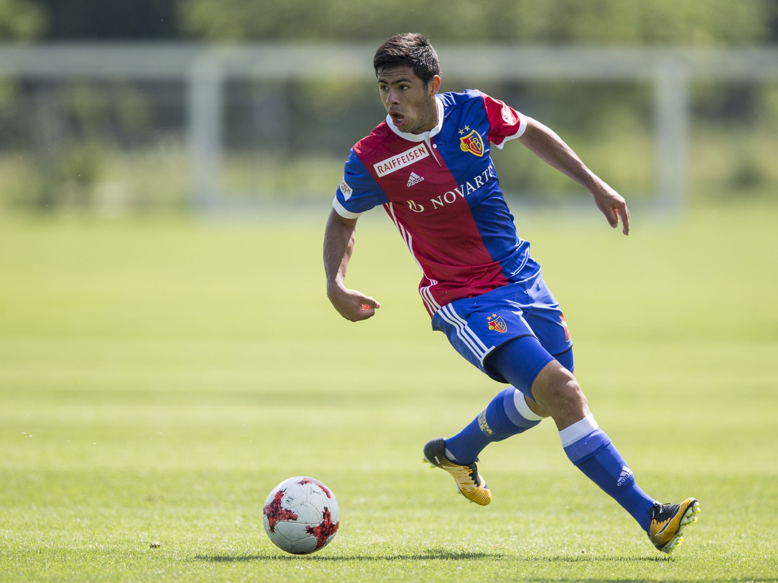 Der Basler Blas Riveros im Fussball Testspiel der zwischen dem Super League Club FC Basel 1893 (FCB) und dem Challenge League Club Neuchatel Xamax FCS, im Nachwuchs-Campus Basel in Basel, am Samstag,  ...