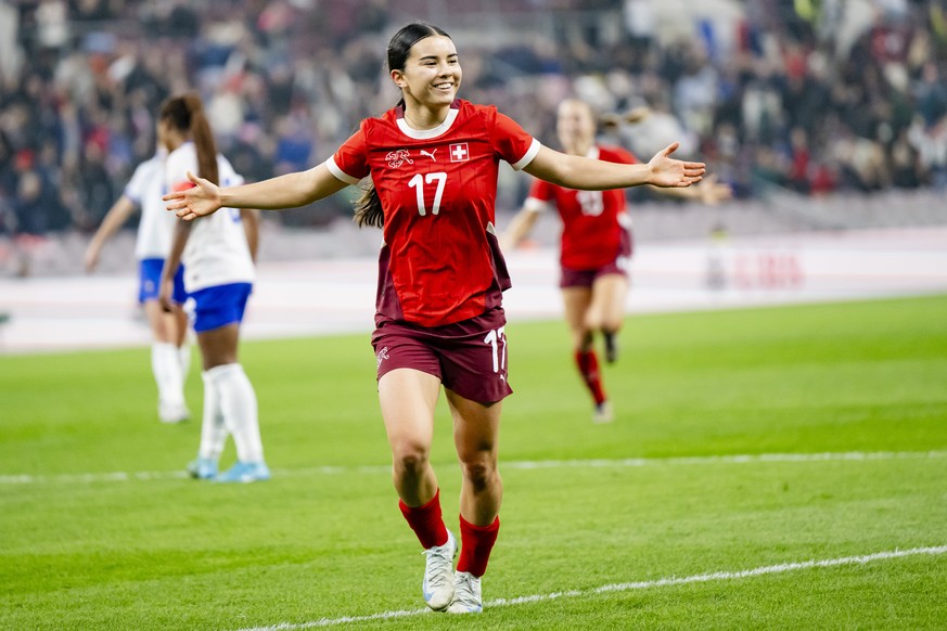 Nachrichten Linkding epa11691309 Switzerland's midfielder Naomi Luyet, celebrates after scoring the 2:1 goal during the women's international friendly soccer match between Switzerland and France at the Stade de  ...