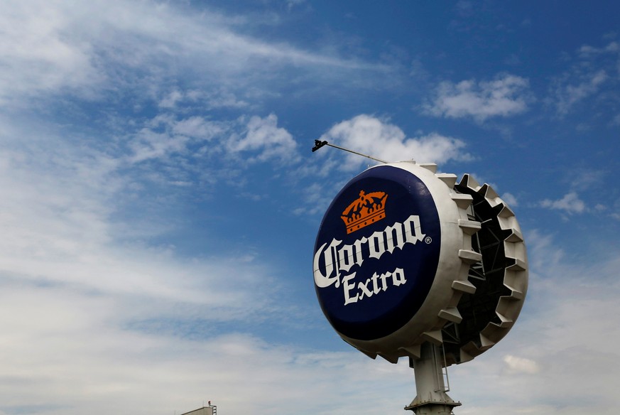 The logo of Corona beer produced by Group Modelo is seen in Mexico City February 17, 2015. REUTERS/Edgard Garrido/File Photo GLOBAL BUSINESS WEEK AHEAD PACKAGE Ð SEARCH ÒBUSINESS WEEK AHEAD 3 OCTÓ FOR ...