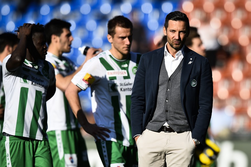 Hoffen auf die Trendwende gegen Sion: Die St.Galler mit Trainer Joe Zinnbauer.