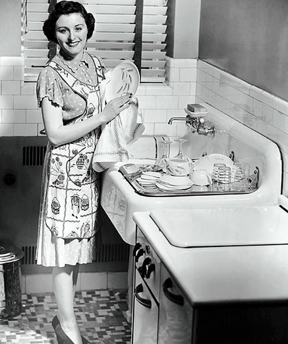 Hausfrau Frauenbild 50er
http://historythings.com/wp-content/uploads/2016/02/50s-housewife.jpg