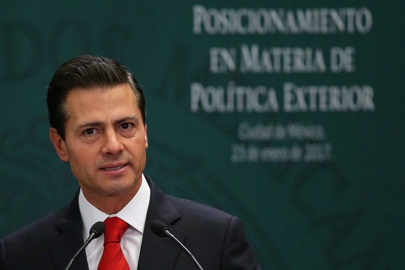 Mexico&#039;s President Enrique Pena Nieto gestures during the deliver of a message about foreign affairs at Los Pinos presidential residence in Mexico City, Mexico, January 23, 2017. REUTERS/Edgard G ...