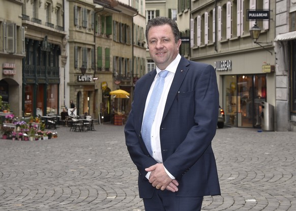 Le candidat UDC Jacques Nicolet pose apres une conference de presse organisee par la liste de centre-droite au Conseil dEtat. Ce mardi 21 mars 2017, a Lausanne. (KEYSTONE/Christian Brun)