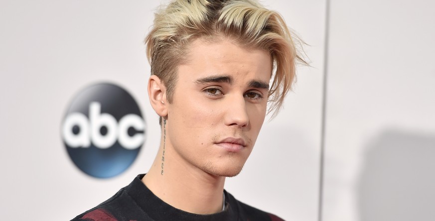 FILE - In this Sunday, Nov. 22, 2015 file photo, Justin Bieber arrives at the American Music Awards at the Microsoft Theater in Los Angeles. A singer songwriter has sued Bieber and Skrillex for copyri ...