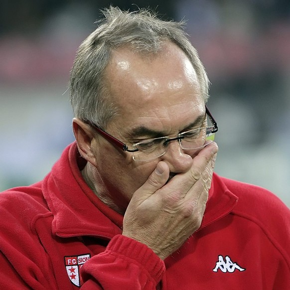 L&#039;entraineur du FC Sion, Uli Stielike, lors de la rencontre de football de Super League entre le FC Sion et le Grasshopper Club Zuerich, ce samedi 26 octobre 2008 au Stade de Tourbillon a Sion. ( ...