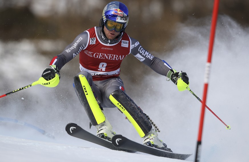 France&#039;s Alexis Pinturault competes during an alpine ski, men&#039;s World Cup slalom, in Val d&#039;Isere, France, Sunday, Dec. 11, 2016. (AP Photo/Shinichiro Tanaka)