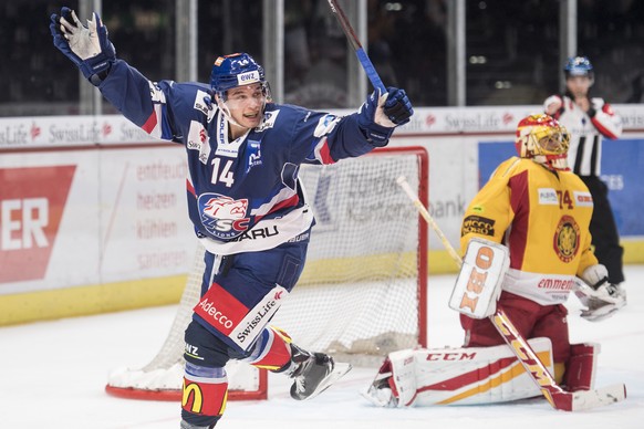 ZSC Chris Baltisberger jubelt waehrend dem Eishockey-Meisterschaftsspiel der National League zwischen den ZSC Lions und den SCL Tigers am Dienstag, 12. September 2017, im Hallenstadion in Zuerich. (KE ...