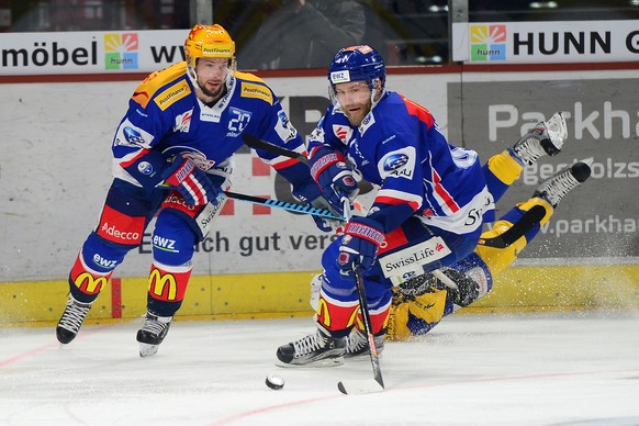 Robert Nilsson, ZSC, und Patrick Thoresen, ZSC, im Swiss Ice Hockey Meisterschaftsspiel zwischen dem ZSC Lions und dem HC Davos am Sonntag, 11. Dezember 2016 im Hallenstadion Zuerich. (KEYSTONE/Maria  ...