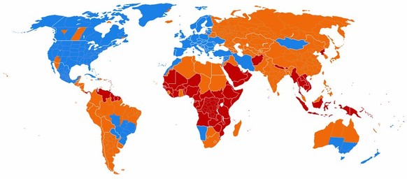 Vor allem in Europa und Nordamerika kennt man die Sommerzeit (blau). In vielen Staaten wurde sie abgeschafft (orange) oder gar nie eingeführt (rot).&nbsp;